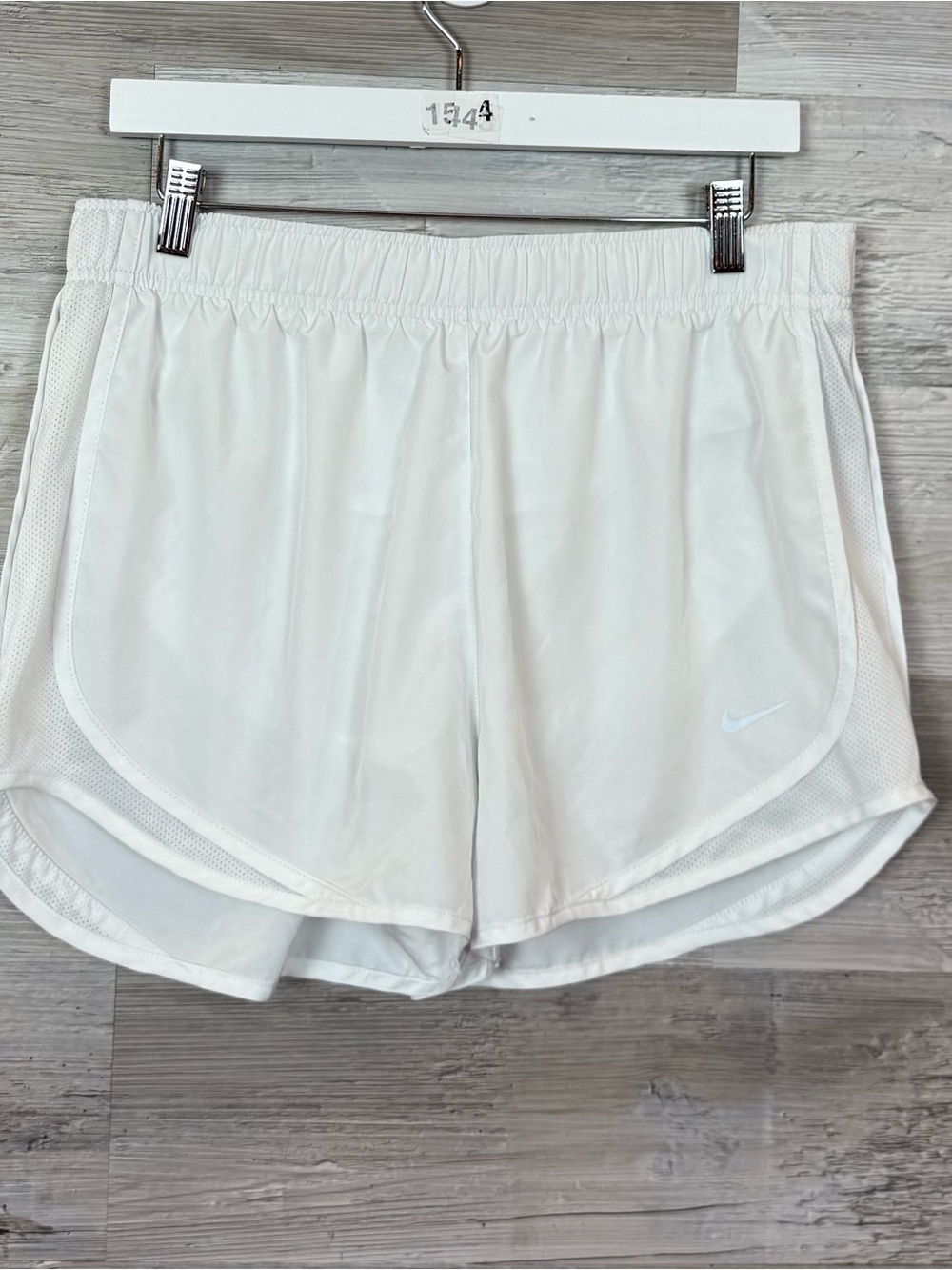 Nike Women's White Dri-FIT Tempo Mid-Rise Running Shorts - Size Large